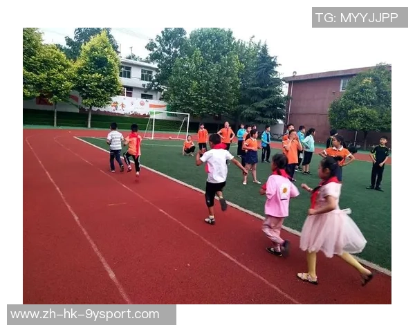 小学足球活动记录与成长历程分享促进学生身心健康与团队合作能力提升